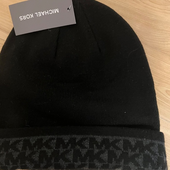 Michael Kors hat - Picture 2 of 3